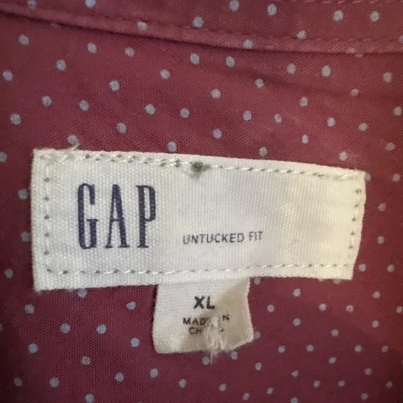 GAP Men’s Red Micro Dot Button Down Shirt XL Untucked Fit - Picture 3 of 4